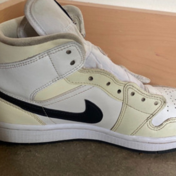Air Jordan 1 Mid Coconut Milk (w) 8US - Picture 5 of 7
